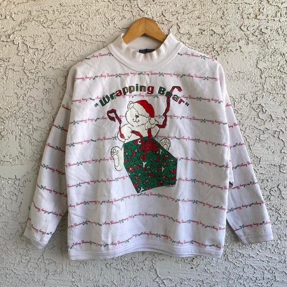 Vintage Christmas Wrapping Bear Striped Holiday White Crewneck 90s